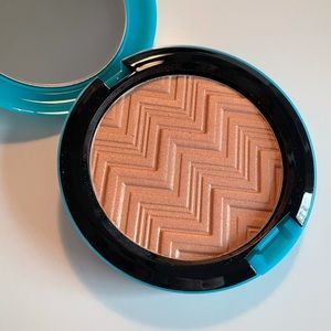 Patrick Starr x Mac face powder